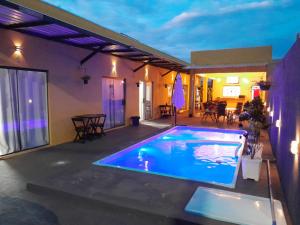 Bazén v ubytování Pousada Família Alegria Hospedaria nebo v jeho okolí