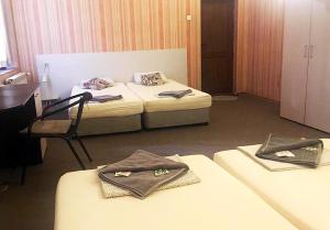 Ένα ή περισσότερα κρεβάτια σε δωμάτιο στο Русе +1 φωτογραφίες