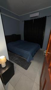 Ένα ή περισσότερα κρεβάτια σε δωμάτιο στο ELY's Modern Apartments