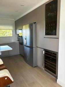 Køkken eller tekøkken på Beachfront Family Oasis - 2BR for 4