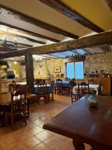 Εστιατόριο ή άλλο μέρος για φαγητό στο Alojamientos- Fonda El Soto-Entre Viñas