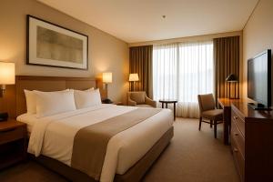 TV a/nebo společenská místnost v ubytování Calmwood Residence Hotel