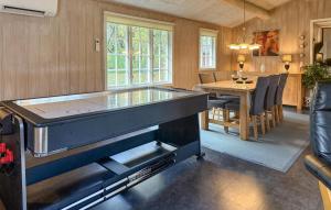 Χώρος καθιστικού στο 3 Bedroom Beautiful Home In Oksbøl