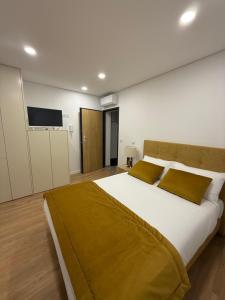 Ένα ή περισσότερα κρεβάτια σε δωμάτιο στο Stay In Vila Real Apartments +19 φωτογραφίες