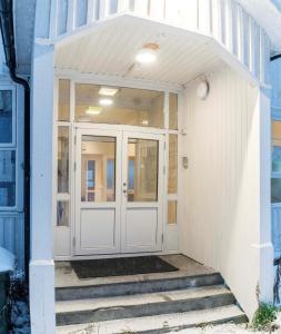 Η πρόσοψη ή η είσοδος του Senja Fjord Lodge