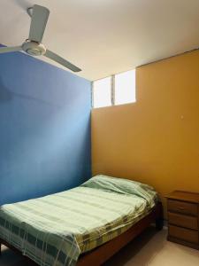a bedroom with a bed and a ceiling fan at Hospedaje obsesión in Pucallpa
