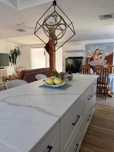 Galeriebild der Unterkunft Tustin Palace EV Charger Close To Disneyland in Tustin + 61 Fotos