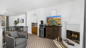 Köök või kööginurk majutusasutuses SV006 Secluded Spa Villa Studio at LQ Resort +16 fotot