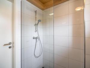 Ένα μπάνιο στο Kipaji 1