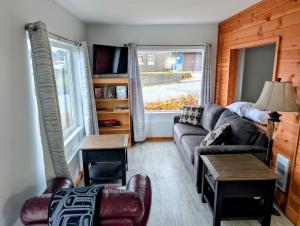 Posezení v ubytování Gordie's Inn & Suites