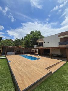 Bazén v ubytování Casa em condomínio Guarapari ES nebo v jeho okolí