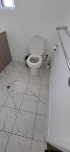 Afbeelding uit fotogalerij van Relaxing Lake side Master Room in Kelmscott