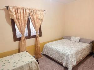 Giường trong phòng chung tại House close to everything