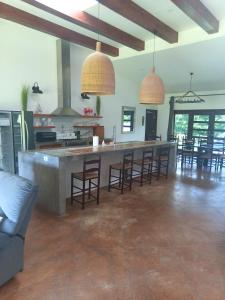 Kuchyň nebo kuchyňský kout v ubytování Fishon Panama Lodge