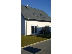 El edificio en el que está el departamento 3 fotos más