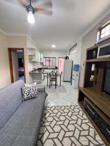 Η κουζίνα ή μικρή κουζίνα στο Casa confortavel -1 min ABCZl 4 min BR050