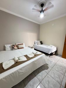 Ένα ή περισσότερα κρεβάτια σε δωμάτιο στο Casa confortavel -1 min ABCZl 4 min BR050