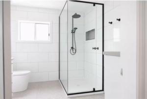 Ένα μπάνιο στο Yarrawonga Walk Everywhere by Ready Set Stay