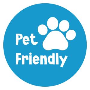 a blue pet friendly sign with a paw print at Casa Azul in La Paz