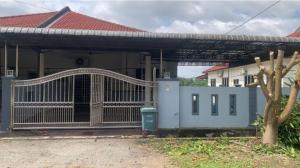a gate in front of a house at Taman Desa Bangau Homestay in Temerloh