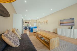 Χώρος καθιστικού στο Modern 3BR Pool Villa 3 Mins to Beach by Bocobay