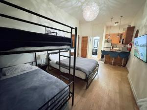 Postel nebo postele na pokoji v ubytování The Marlow Midtown