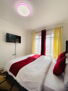 Ένα ή περισσότερα κρεβάτια σε δωμάτιο στο Cozy Modern Apartment in Ruiru and Fully Equipped