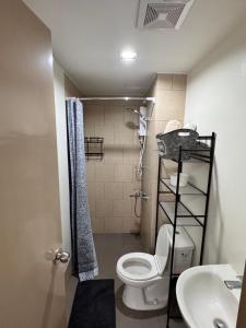 Koupelna v ubytování Mels Place at Tulip Garden Condominium Southwoods