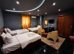 Μια τηλεόραση ή/και κέντρο ψυχαγωγίας στο The Fourth pyramid