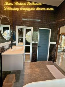 Fotografie z fotogalerie ubytování Moon Stars Mars homestay-Mars Room v destinaci Ban Chang