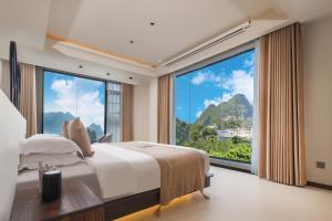 Postel nebo postele na pokoji v ubytování THAT MAY Hotel- Customized Private Travel & Rock Climbing Services with China Culture Exchange Activities