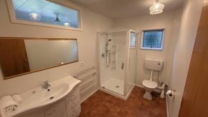 Koupelna v ubytování Seaview Escape in Patons Rock + 9 fotografií