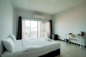 Giường trong phòng chung tại XX NP Place Santitham - สันติธรรม