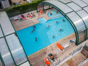 an overhead view of a swimming pool with people in it at Mobil-home Adapté PMR avec Terrasse à Notre-Dame-de-Monts - API-1-52-664 in Notre-Dame-de-Monts