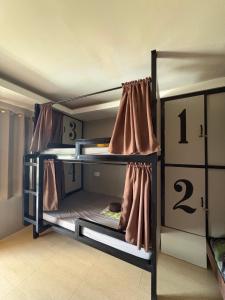 a room with two bunk beds in a room at Coluradel Hostel 