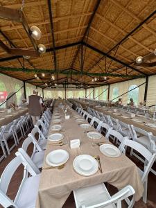 Restoran või mõni muu söögikoht majutusasutuses Zhaily Sai Resort,