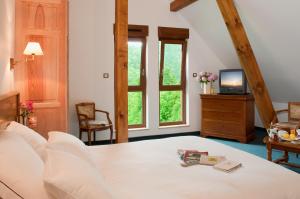 Postel nebo postele na pokoji v ubytování Logis Hôtel Restaurant Neuhauser