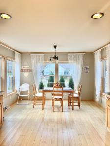 Fotografie z fotogalerie ubytování Tranquil 3BR Mountain Hideaway - Step From PSU v destinaci Boalsburg