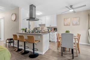 Kuchyň nebo kuchyňský kout v ubytování 2BR 1Bth King Bed,Pool,HotTub,2 Parking,Mira Mesa