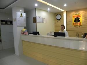 Vstupní hala nebo recepce v ubytování Super 8 Hotel Jinan Railway Station Square