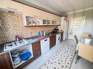 Η κουζίνα ή μικρή κουζίνα στο IS laam Hotel