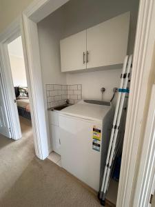 Kuchyň nebo kuchyňský kout v ubytování Stay - East Wynyard Beach