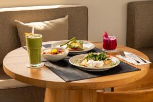 Jídlo v hotelu nebo okolí