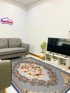 TV a/nebo společenská místnost v ubytování Singgah Homestay Yala