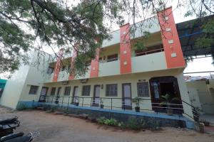 a view of the front of a building at Somas kandar Lodge in Sūrandai