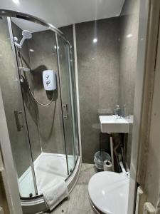 Phòng tắm tại Monty's Residence - 10 Guests 7 Beds City Centre