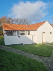 Tòa nhà nơi căn hộ tọa lạc +18 ảnh