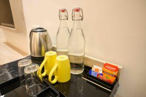 dos botellas de vidrio sentadas encima de un mostrador en Poonam Aayati, en Varanasi