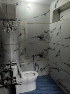 Ένα μπάνιο στο A V Palace Guest House +15 φωτογραφίες