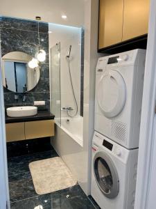 Ένα μπάνιο στο LUXURY Apartment in Podil Plaza & Residents